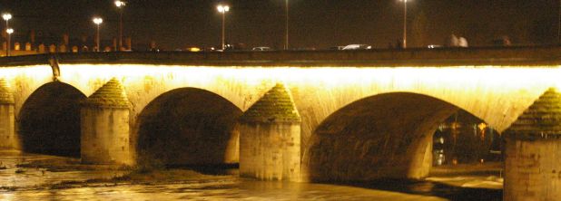 Le pont Georges V de nuit